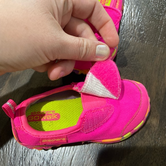 Skechers Go Walk Slip On Athletic Active Shoes Pink & Tie Dye Baby Girls Size 5 - Picture 15 of 15